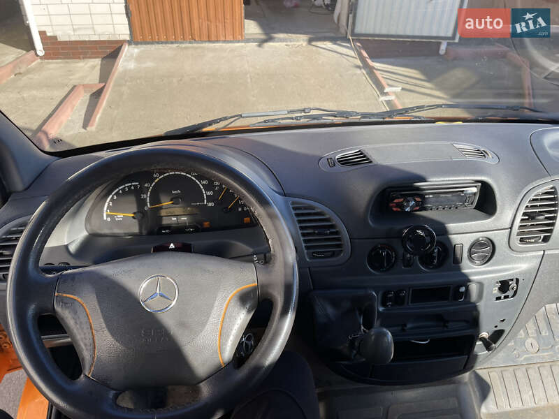 Грузовой фургон Mercedes-Benz Sprinter 2002 в Бершади