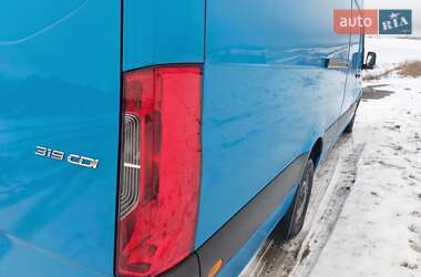 Грузопассажирский фургон Mercedes-Benz Sprinter 2020 в 