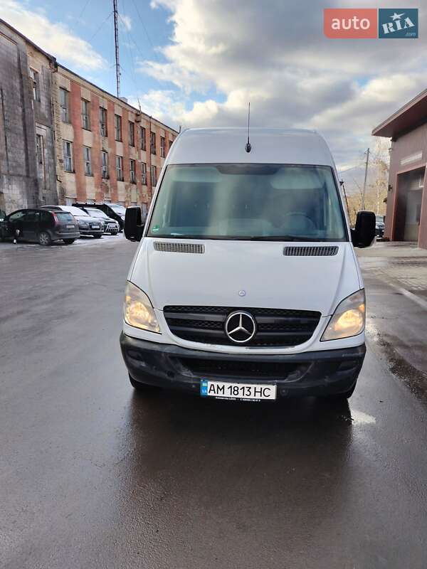 Грузовой фургон Mercedes-Benz Sprinter 2013 в 