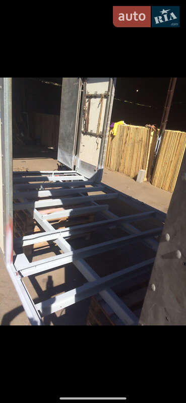 Тентований Mercedes-Benz Sprinter 2001 в Кривому Розі