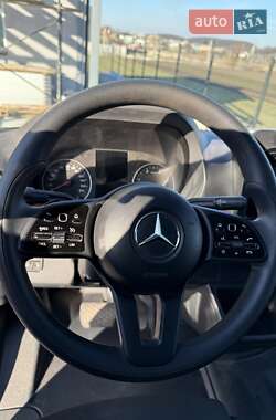 Грузовой фургон Mercedes-Benz Sprinter 2022 в 