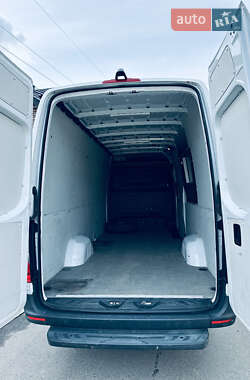 Грузовой фургон Mercedes-Benz Sprinter 2018 в 