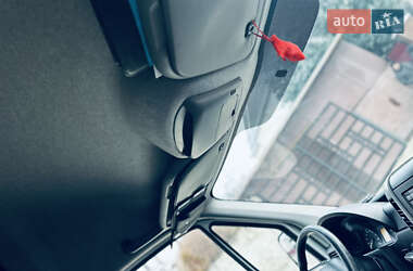 Вантажний фургон Mercedes-Benz Sprinter 2017 в 