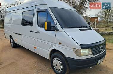 Грузовой фургон Mercedes-Benz Sprinter 2000 в 