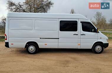 Грузовой фургон Mercedes-Benz Sprinter 2000 в 