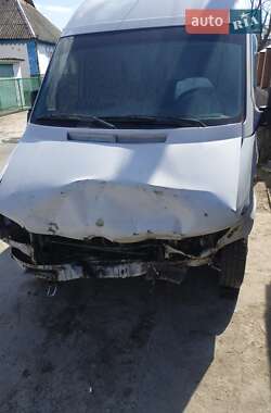 Грузовой фургон Mercedes-Benz Sprinter 2000 в 