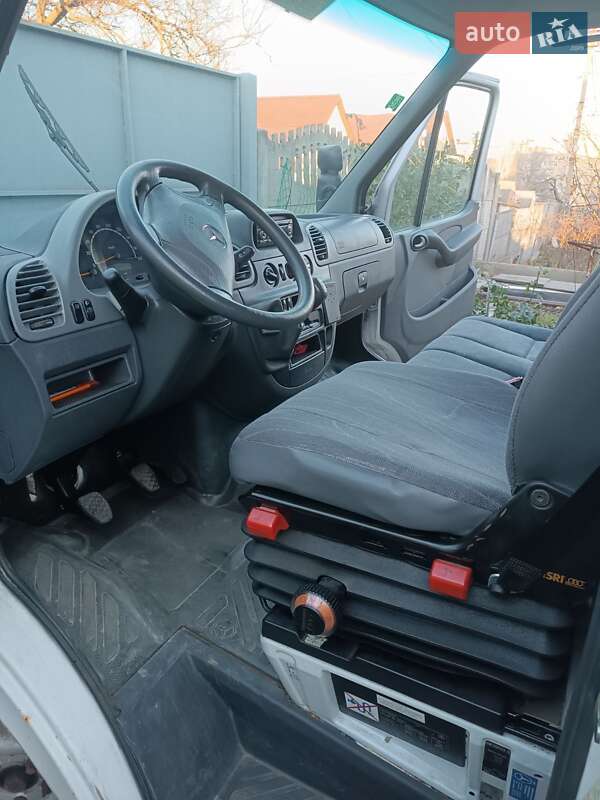 Тентований Mercedes-Benz Sprinter 2004 в Дніпрі