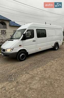 Грузовой фургон Mercedes-Benz Sprinter 2002 в 