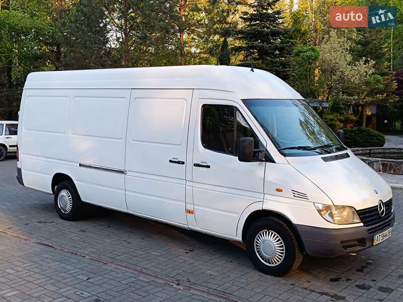 Грузовой фургон Mercedes-Benz Sprinter 2000 в 