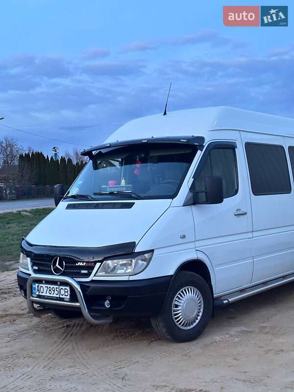 Микроавтобус Mercedes-Benz Sprinter 2005 в 