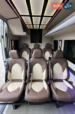 Вантажопасажирський фургон Mercedes-Benz Sprinter 2020 в 