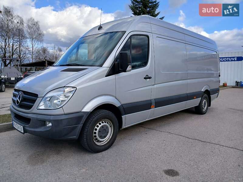 Грузовой фургон Mercedes-Benz Sprinter 2012 в 