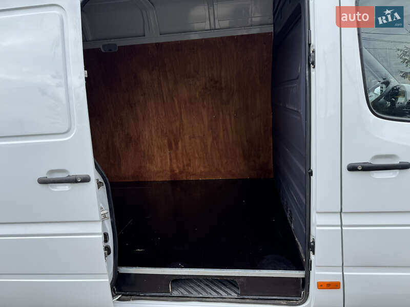 Грузовой фургон Mercedes-Benz Sprinter 2005 в Ровно