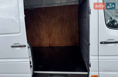 Грузовой фургон Mercedes-Benz Sprinter 2005 в 