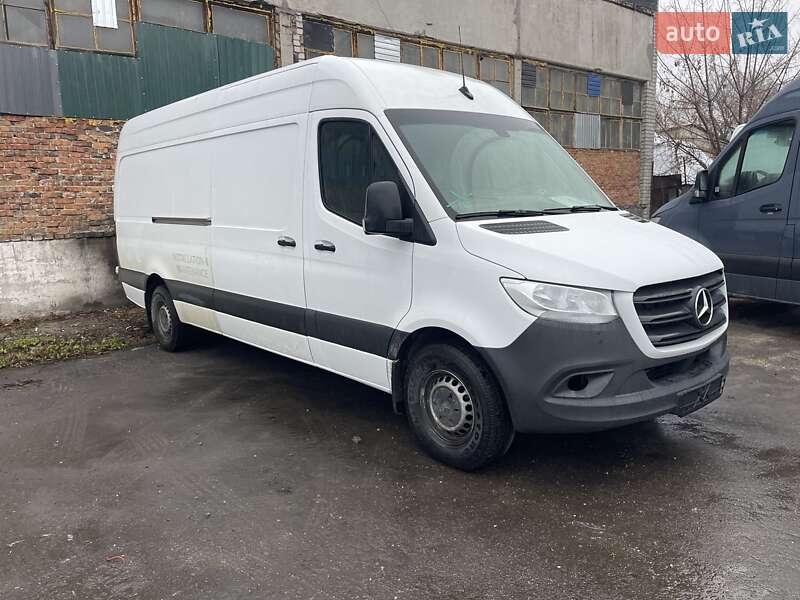 Грузовой фургон Mercedes-Benz Sprinter 2021 в 