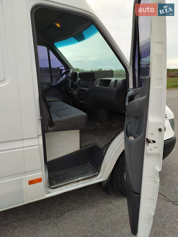 Вантажний фургон Mercedes-Benz Sprinter 2004 в Малині