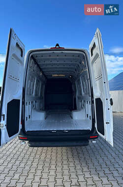 Грузовой фургон Mercedes-Benz Sprinter 2021 в 