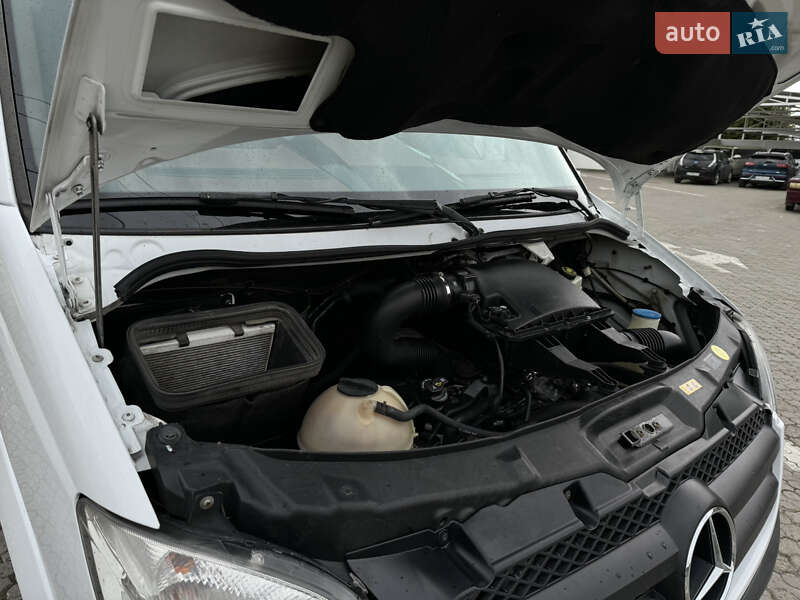 Вантажопасажирський фургон Mercedes-Benz Sprinter 2012 в Чернівцях