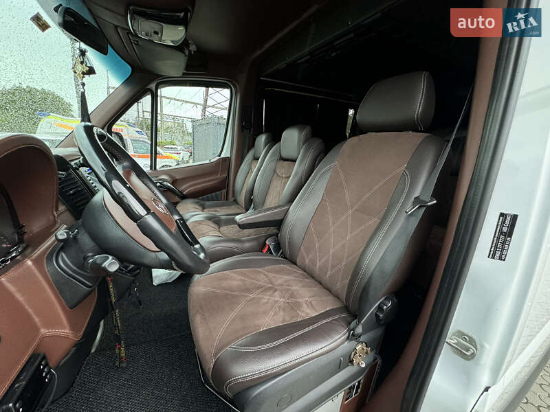 Вантажопасажирський фургон Mercedes-Benz Sprinter 2012 в Чернівцях