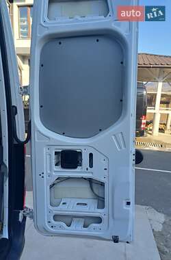 Грузовой фургон Mercedes-Benz Sprinter 2022 в 
