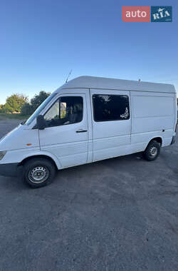 Грузовой фургон Mercedes-Benz Sprinter 2000 в 