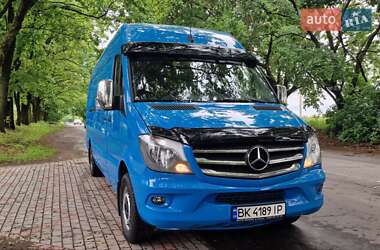 Грузовой фургон Mercedes-Benz Sprinter 2017 в 