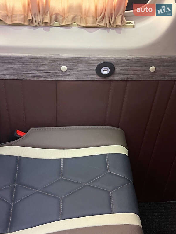 Туристический / Междугородний автобус Mercedes-Benz Sprinter 2014 в Киеве