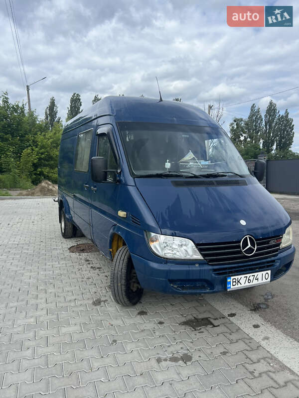 Грузовой фургон Mercedes-Benz Sprinter 2004 в Ровно