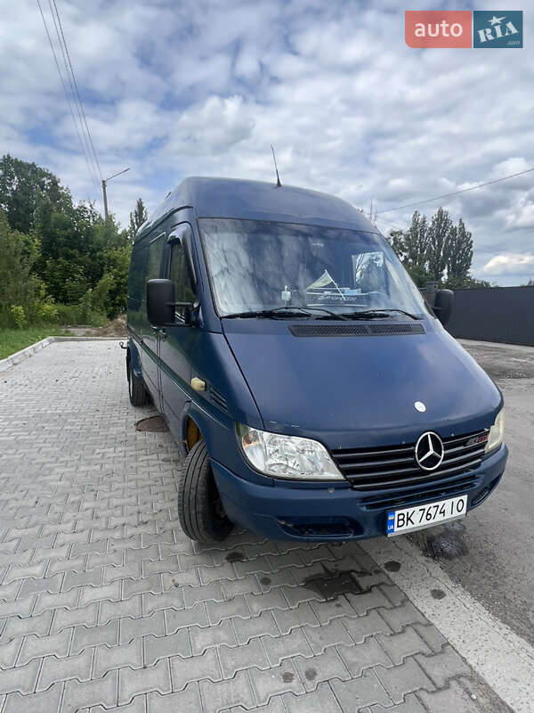 Грузовой фургон Mercedes-Benz Sprinter 2004 в Ровно