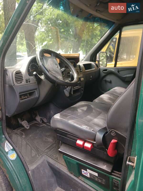 Вантажопасажирський фургон Mercedes-Benz Sprinter 2002 в Києві