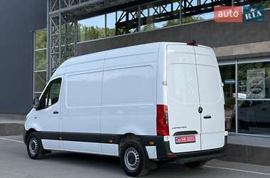 Грузовой фургон Mercedes-Benz Sprinter 2021 в 