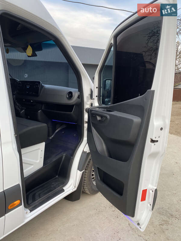 Вантажопасажирський фургон Mercedes-Benz Sprinter 2019 в Чернівцях