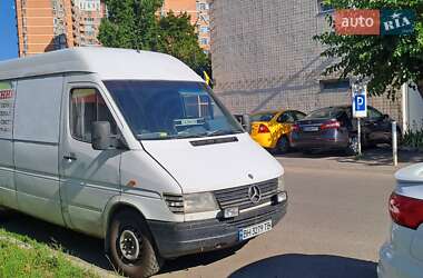 Грузовой фургон Mercedes-Benz Sprinter 2000 в 