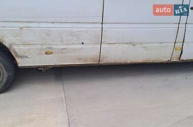 Грузовой фургон Mercedes-Benz Sprinter 2000 в 
