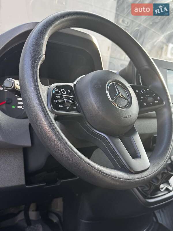 Грузовой фургон Mercedes-Benz Sprinter 2023 в Нововолынске