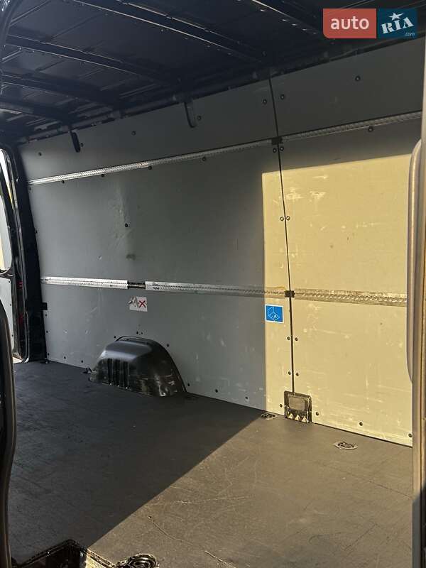 Грузовой фургон Mercedes-Benz Sprinter 2023 в Нововолынске