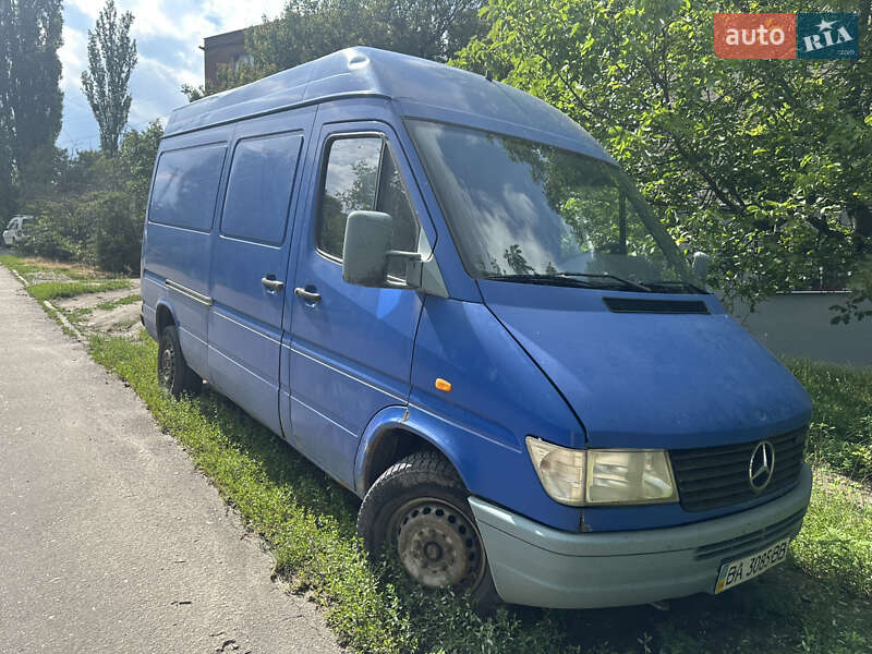 Грузовой фургон Mercedes-Benz Sprinter 1997 в Светловодске