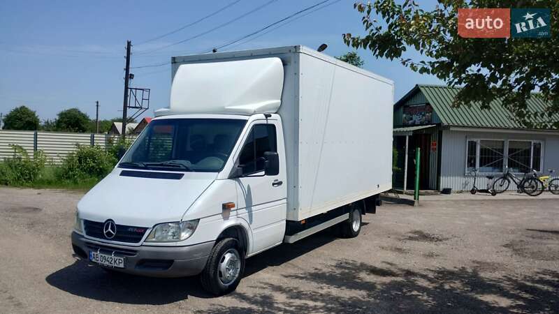 Грузовой фургон Mercedes-Benz Sprinter 2005 в 