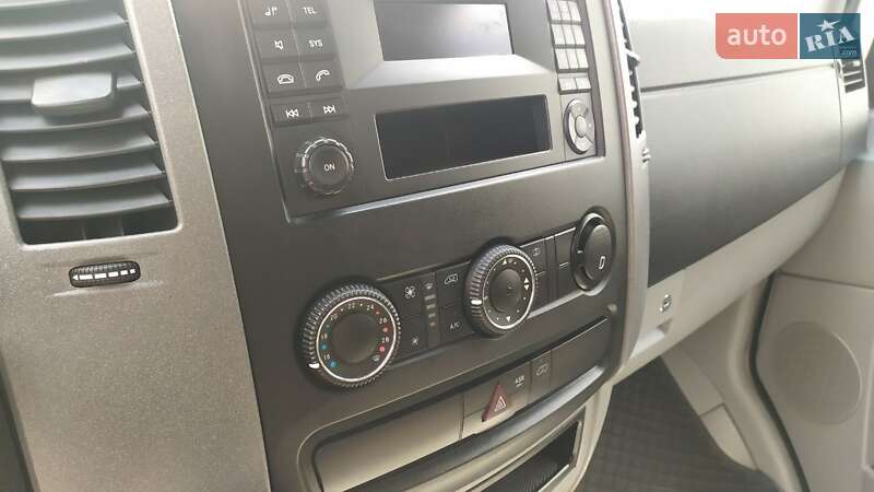 Вантажний фургон Mercedes-Benz Sprinter 2017 в Рівному