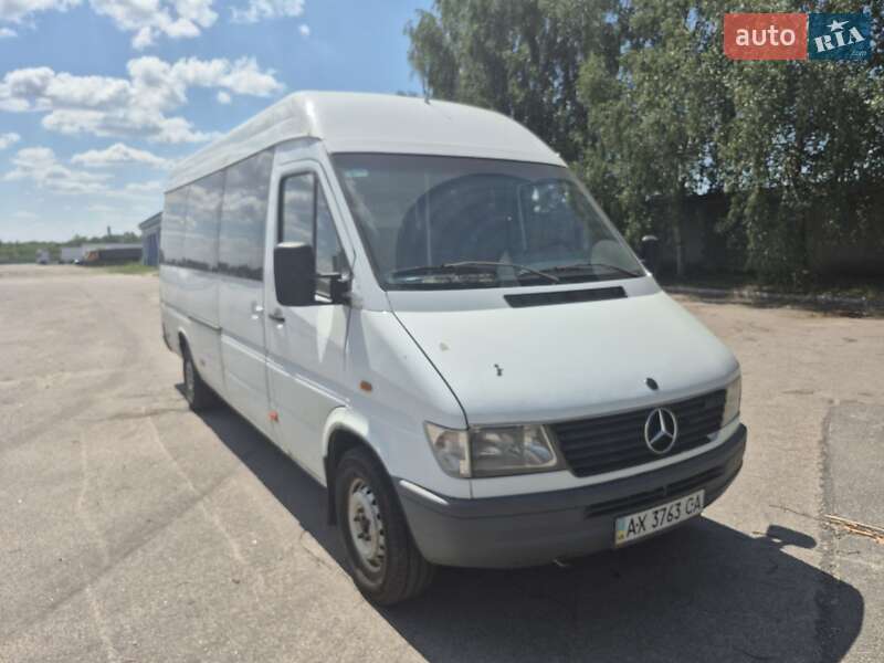 Пригородный автобус Mercedes-Benz Sprinter 2000 в 