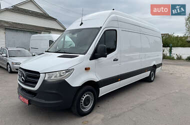 Грузовой фургон Mercedes-Benz Sprinter 2020 в 