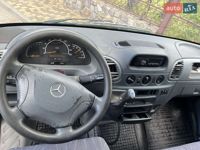 Грузовой фургон Mercedes-Benz Sprinter 2002 в Маневичах