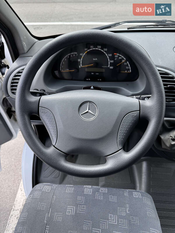 Вантажний фургон Mercedes-Benz Sprinter 2005 в Рівному