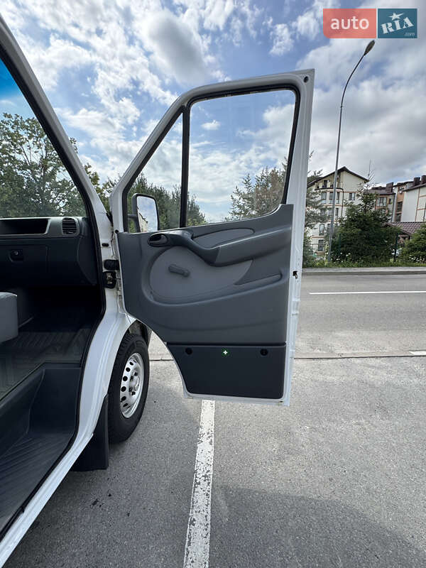 Вантажний фургон Mercedes-Benz Sprinter 2005 в Рівному