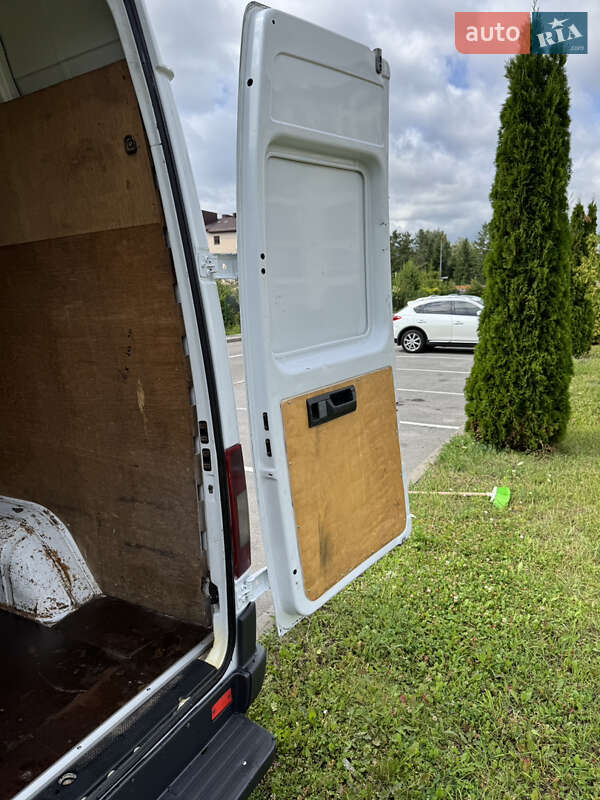 Вантажний фургон Mercedes-Benz Sprinter 2005 в Рівному