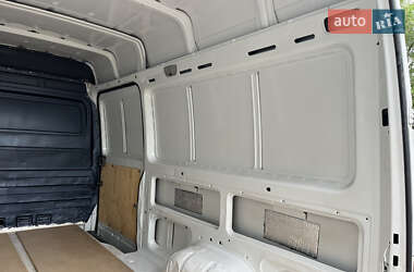 Грузовой фургон Mercedes-Benz Sprinter 2000 в 