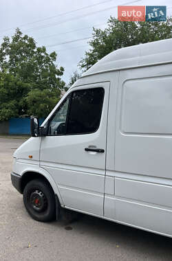Грузовой фургон Mercedes-Benz Sprinter 2000 в 