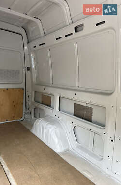 Грузовой фургон Mercedes-Benz Sprinter 2000 в 