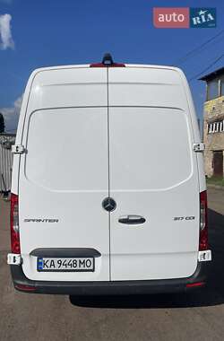 Грузовой фургон Mercedes-Benz Sprinter 2022 в 