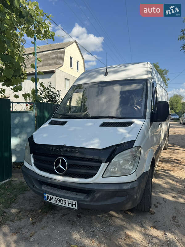 Грузовой фургон Mercedes-Benz Sprinter 2010 в 